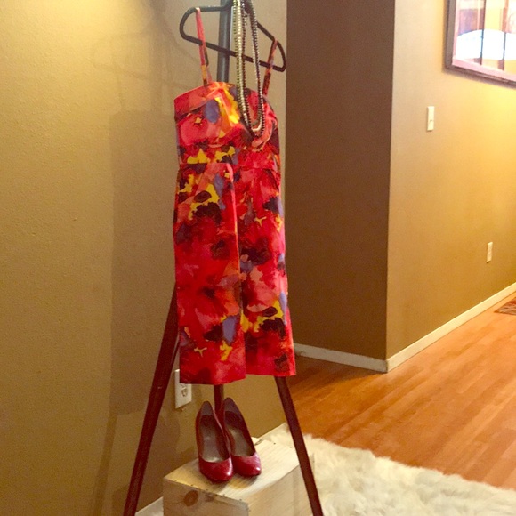 Get ready for spring with this strapless dress! - Picture 1 of 3